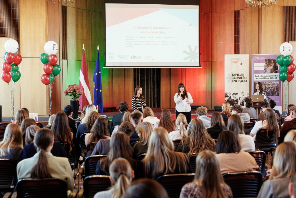 Nacionālais Jaunatnes Forums-470